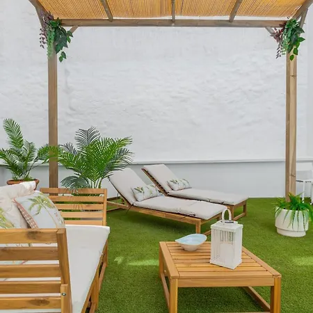 C30 Deluxe Studio With Terrace Into Cathedral Square *