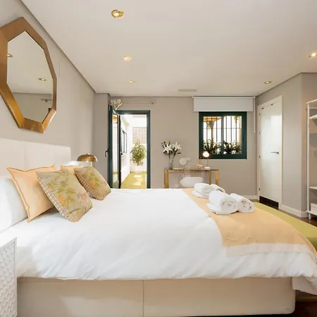 C30 Deluxe Studio With Terrace Into Cathedral Square *