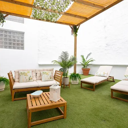 C30 Deluxe Studio With Terrace Into Cathedral Square *