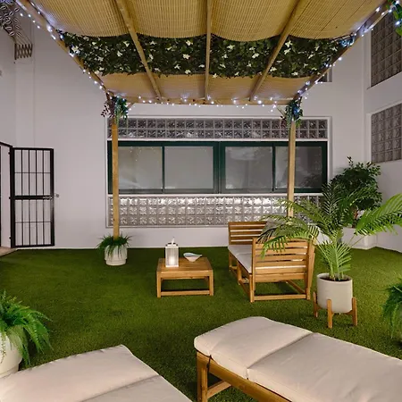 C30 Deluxe Studio With Terrace Into Cathedral Square *